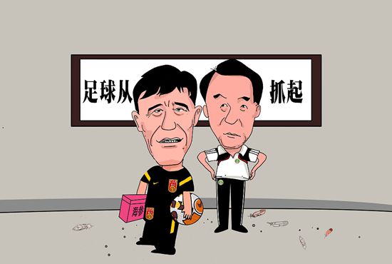 上世纪初，跋扈獗的喷鼻港海盗屡屡劫持商船，斟酌到列国商家的投资决定信念会是以削减，继尔喷鼻港国际商业中间的地位可能会不保，政府改编海军，成立了一支特警小队负责海上治安。 队长马如龙（成龙）履行公事时遭人谗谄，愤而告退。海盗头子罗三炮（狄威）抓走官兵家属做人质，政府决议操纵内线周永龄从中补救。由于早知周永龄与海盗勾搭，马如龙挺身而出解救人质，他重组海军，拟定了A打算，期看经由过程与上司洪天赐（元彪）及好兄弟卓一飞（洪金宝）作里应外合，将海盗一扫而光。