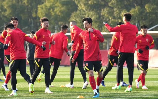 “但由于他的转会身价以及球队眼下的状况他必须要出场更多时间，这对他来说不容易，但他已经轻松了很多。